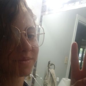 Meet your Posher, Becky